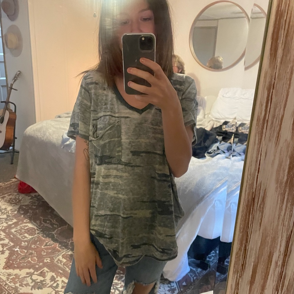 camo vneck tee